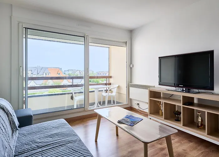 Les Hirondelles - 800 M De La *